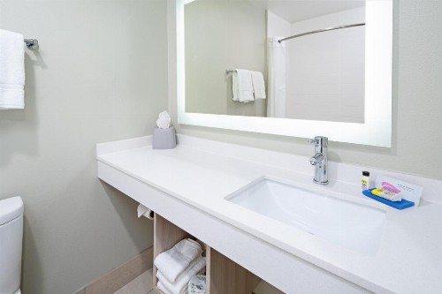 Holiday Inn Express Hotel & Suites Watsonville an IHG Hotel - image 17