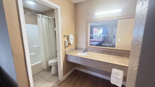 Valley Inn - image 25