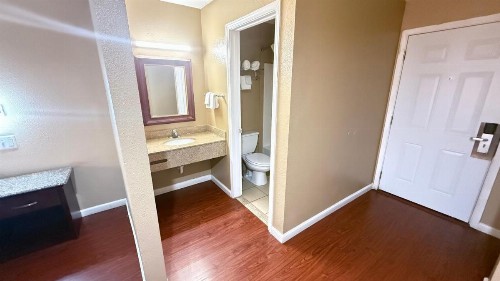 Valley Inn - image 26