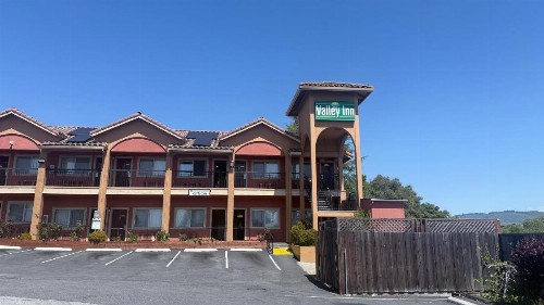 Valley Inn - image 4