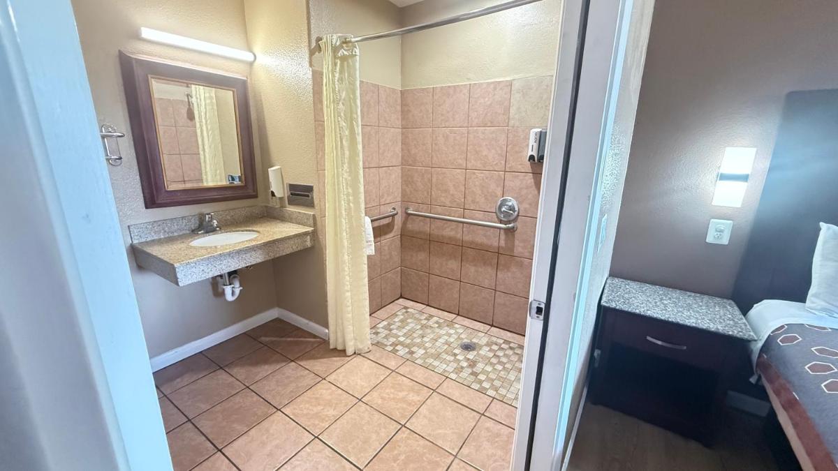 Valley Inn - image 7