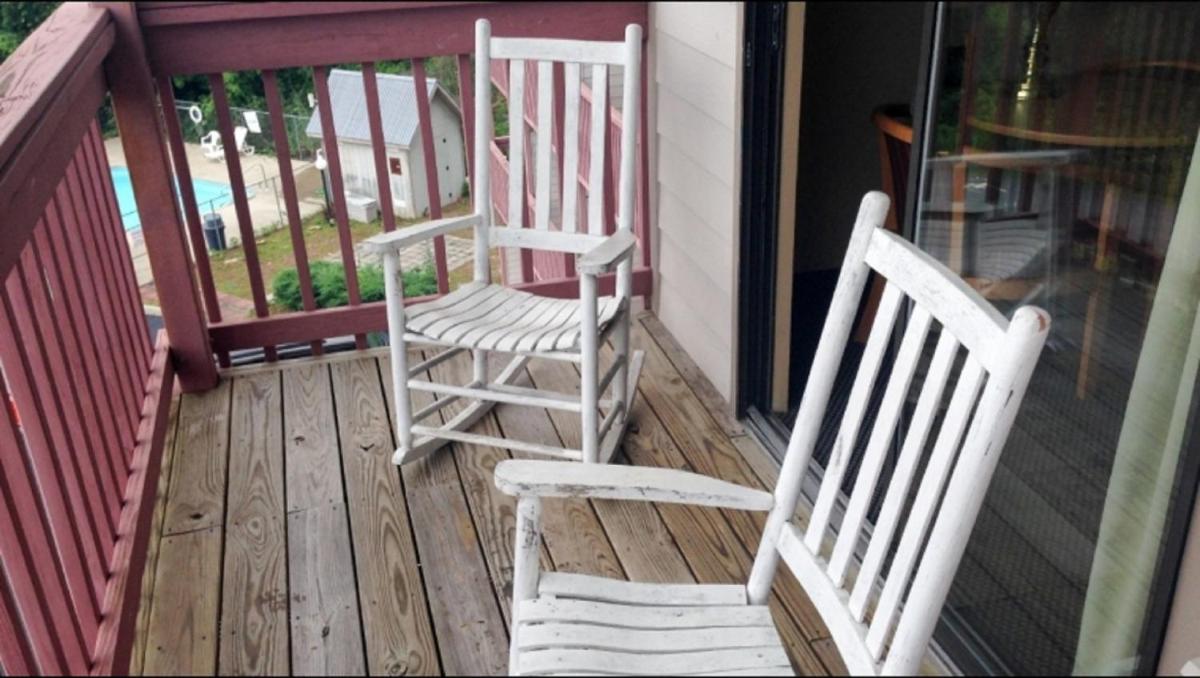 Days Inn by Wyndham Waynesville NC - image 3
