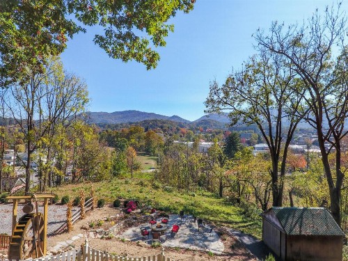 Oak Hill On Love Lane Bed and Breakfast Inn - image 15