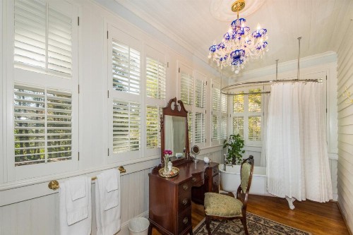 Oak Hill On Love Lane Bed and Breakfast Inn - image 2