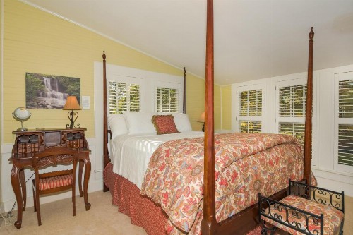Oak Hill On Love Lane Bed and Breakfast Inn - image 4
