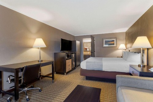Best Western Smoky Mountain Inn - image 17