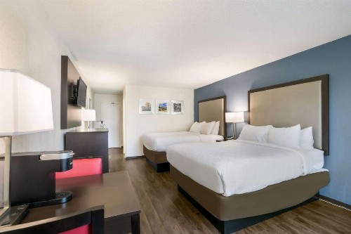 Clarion Hotel Conference Center - image 26