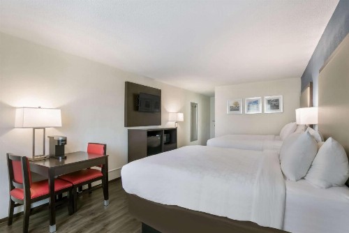 Clarion Hotel Conference Center - image 34