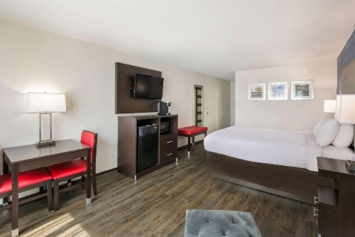 Clarion Hotel Conference Center - image 38