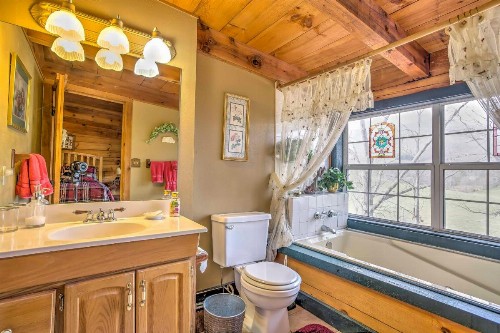 Serene Cabin in the Smokies with 2 Decks and Hot Tub! - image 5