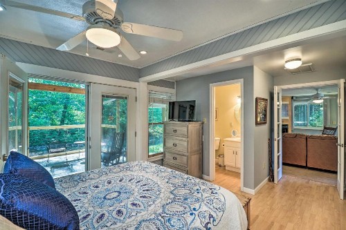 Charming Waynesville Cottage with Deck on Creek - image 9