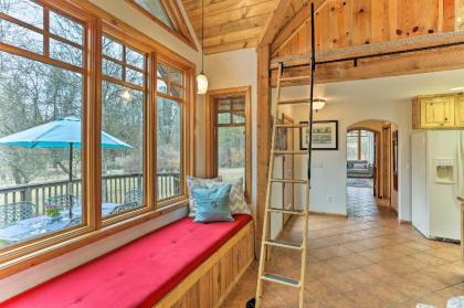 Eclectic Shasta Cascade Getaway on 15-Acre Ranch!