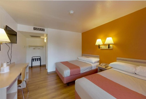 Motel 6 Weed - Mount Shasta - image 27