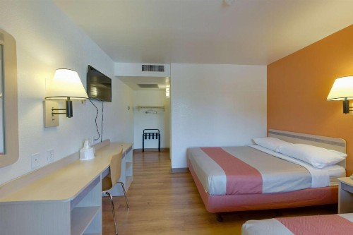 Motel 6 Weed - Mount Shasta - image 48
