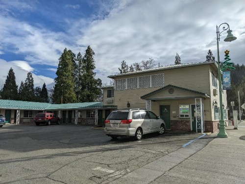 Hi-Lo Motel Cafe and RV Park - image 1