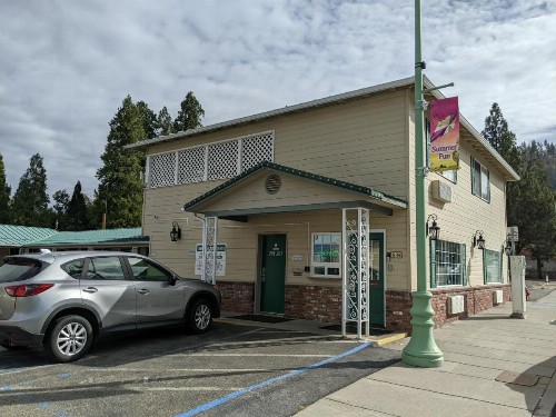 Hi-Lo Motel Cafe and RV Park - image 2
