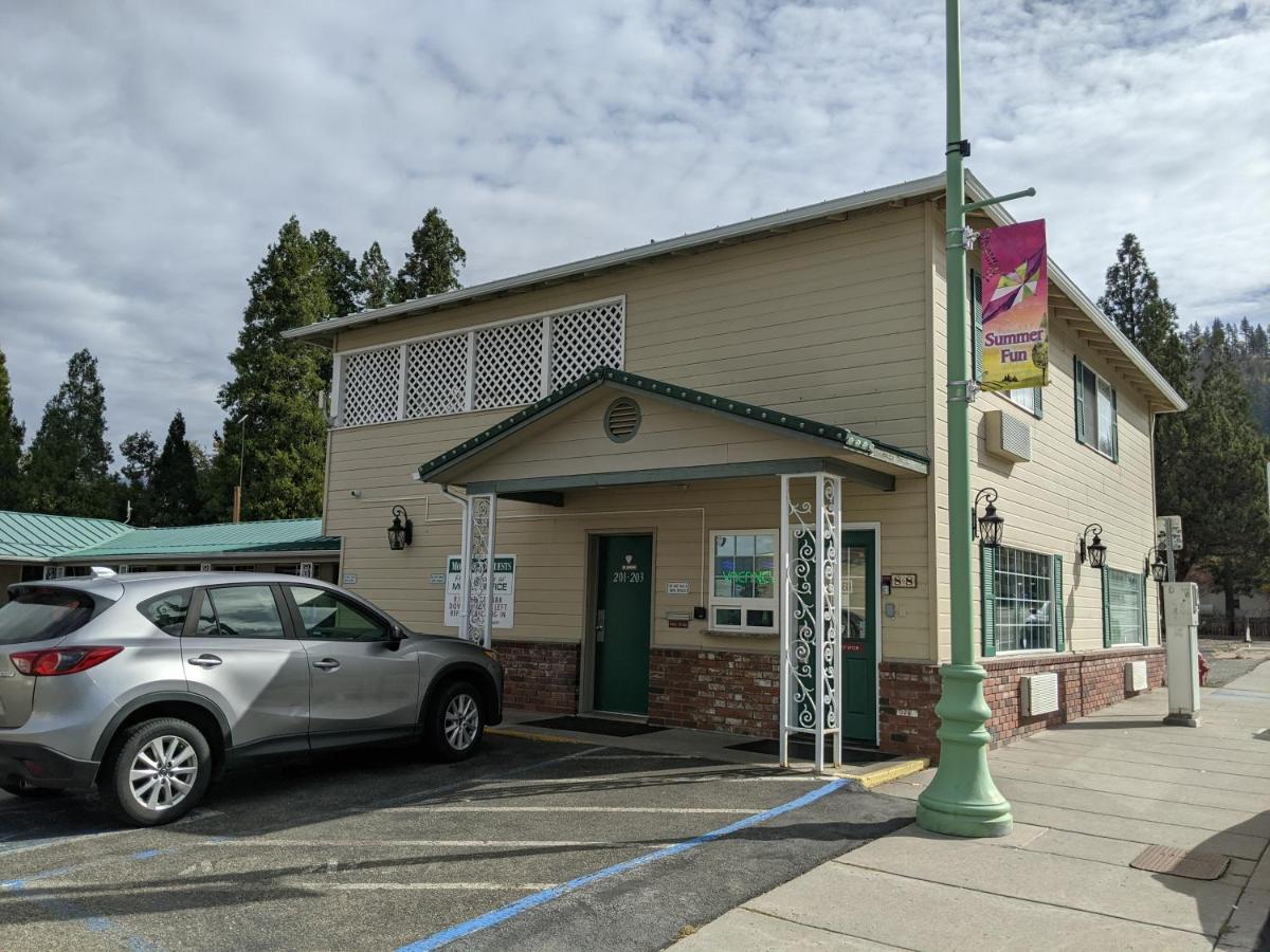 Hi-Lo Motel Cafe and RV Park - image 2