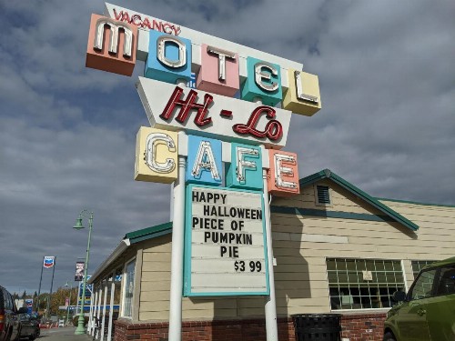Hi-Lo Motel Cafe and RV Park - image 3