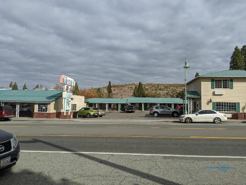 Hi-Lo Motel Cafe and RV Park - image 6