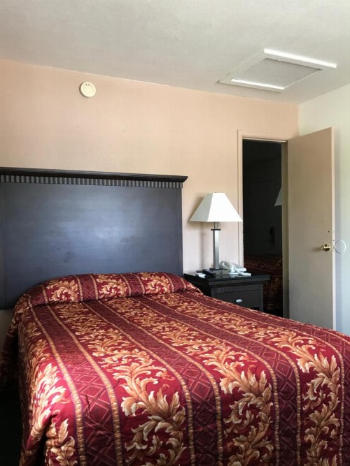 Townhouse Motel - image 11