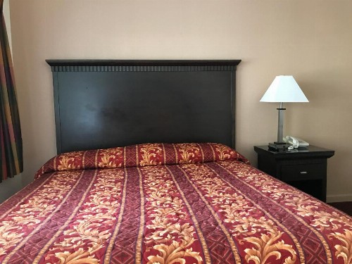 Townhouse Motel - image 13