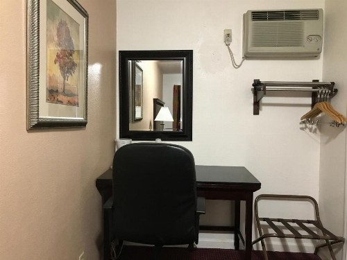 Townhouse Motel - image 15