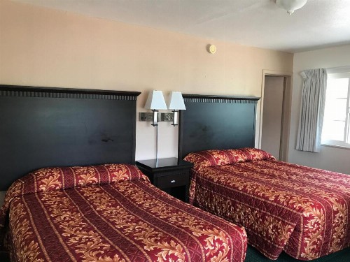 Townhouse Motel - image 17