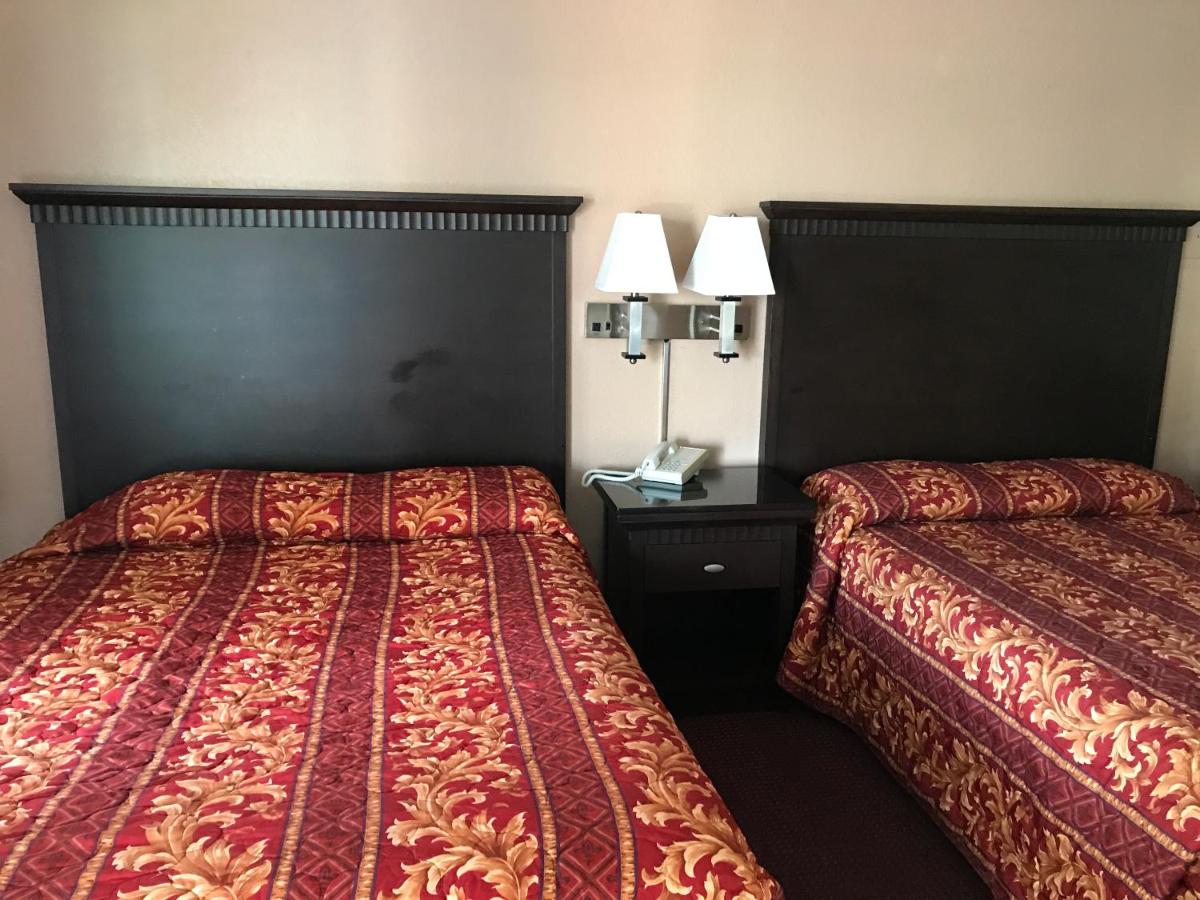 Townhouse Motel - image 4