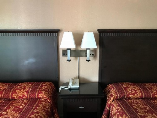 Townhouse Motel - image 5