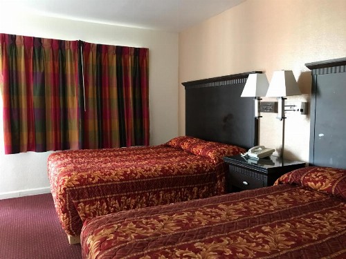 Townhouse Motel - image 6