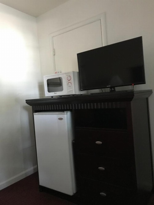 Townhouse Motel - image 8