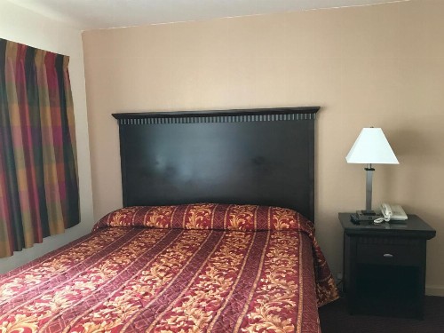 Townhouse Motel - image 9
