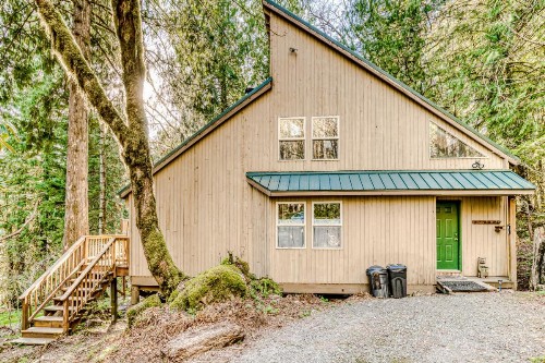 Cedar Grove Chalet - image 2