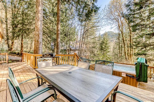 Cedar Grove Chalet - image 7
