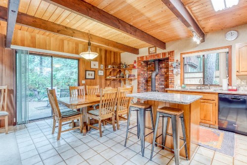 Mountain Meadow Lodge - image 11