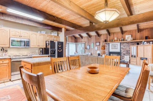 Mountain Meadow Lodge - image 7