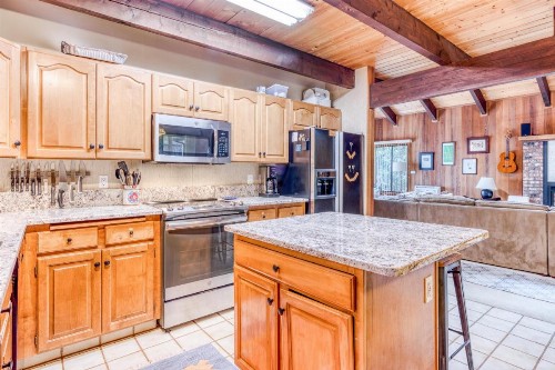 Mountain Meadow Lodge - image 8