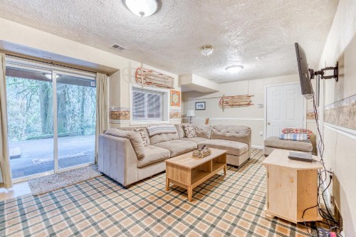 Barlow Creekside Lodge - image 6