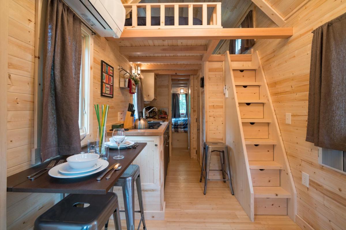 Mount Hood Village Lincoln Tiny House 2 - image 6