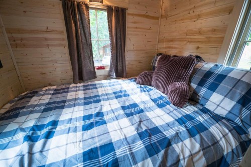 Mount Hood Village Lincoln Tiny House 2 - image 8