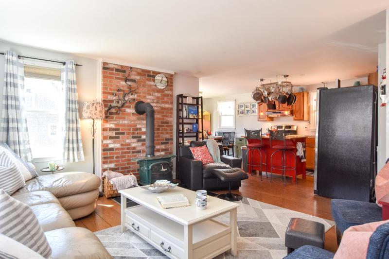 339 5 Min Drive to Lecount Hollow Beach Dog Friendly Washer and Dryer Private Yard with Patio and Fire Pit - image 3