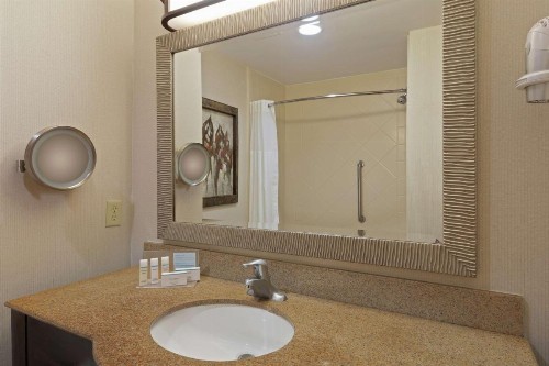 Hampton Inn & Suites Wellington - image 16