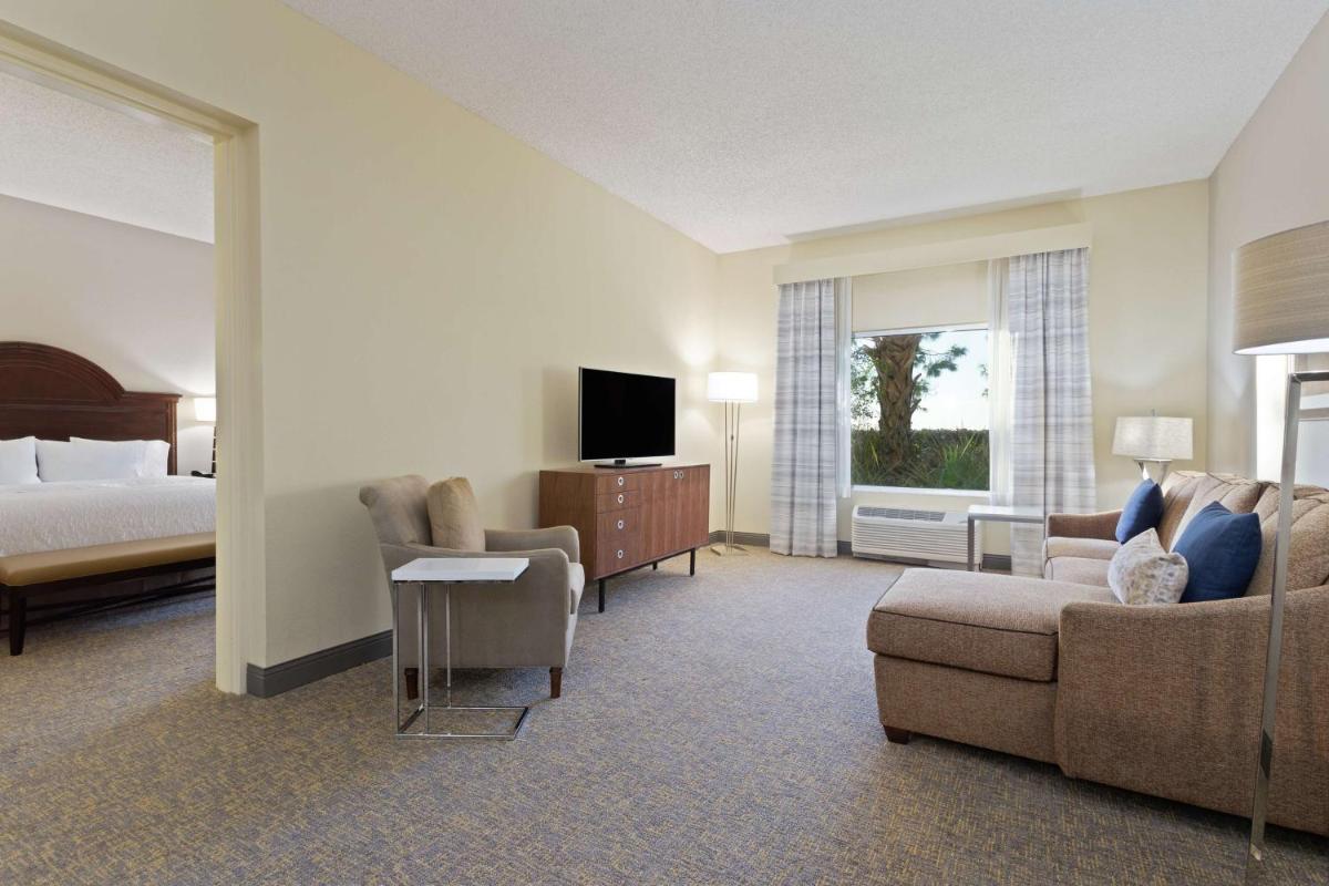 Hampton Inn & Suites Wellington - image 3