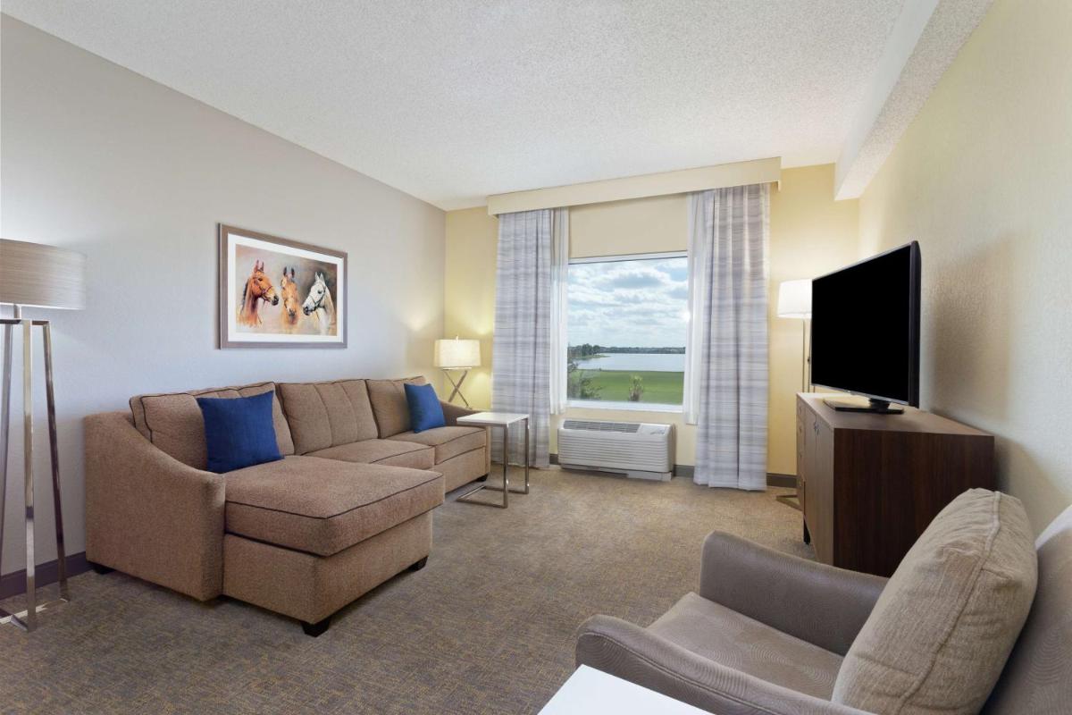 Hampton Inn & Suites Wellington - image 5