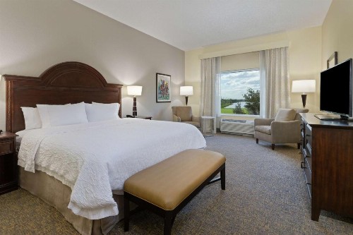 Hampton Inn & Suites Wellington - image 7