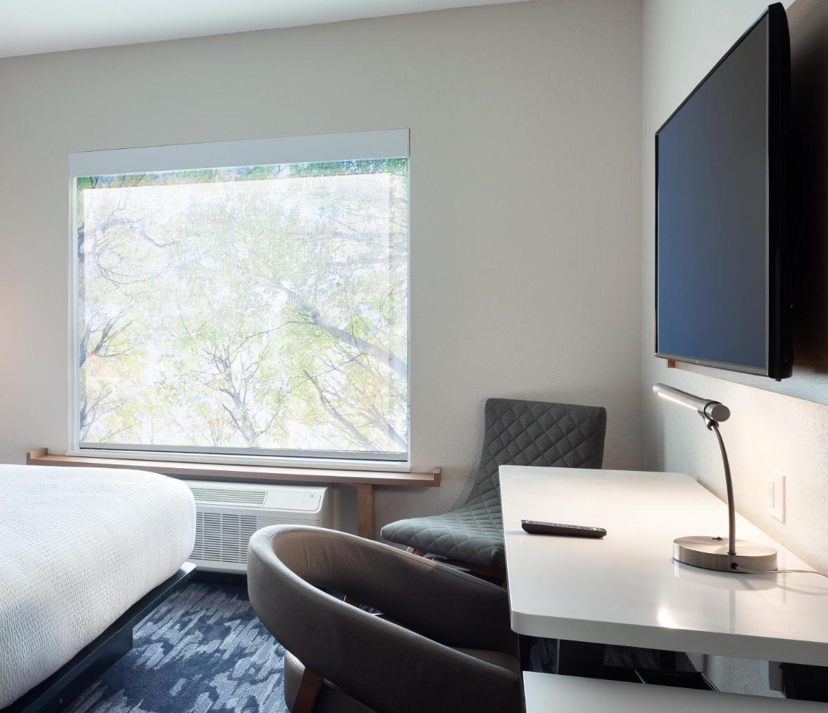 Fairfield Inn & Suites by Marriott Wellington-West Palm Beach - image 2