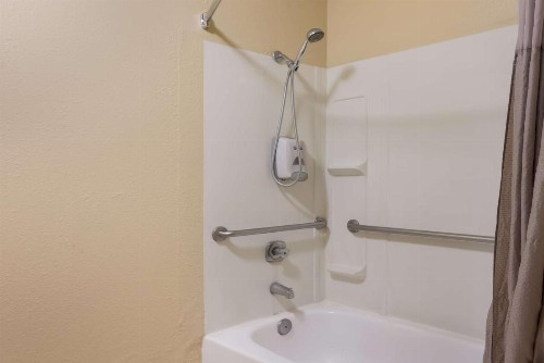Rest Inn Suites Motel - image 10
