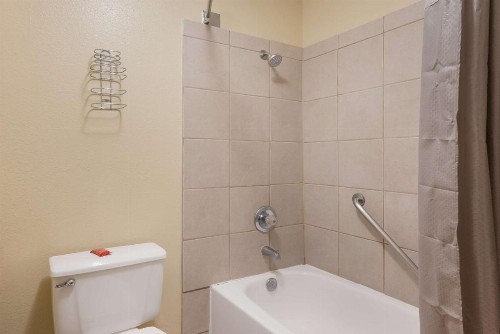 Rest Inn Suites Motel - image 11