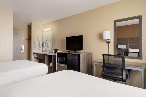 Rest Inn Suites Motel - image 15