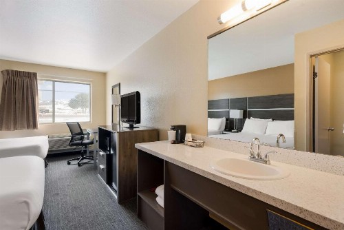 Rest Inn Suites Motel - image 2